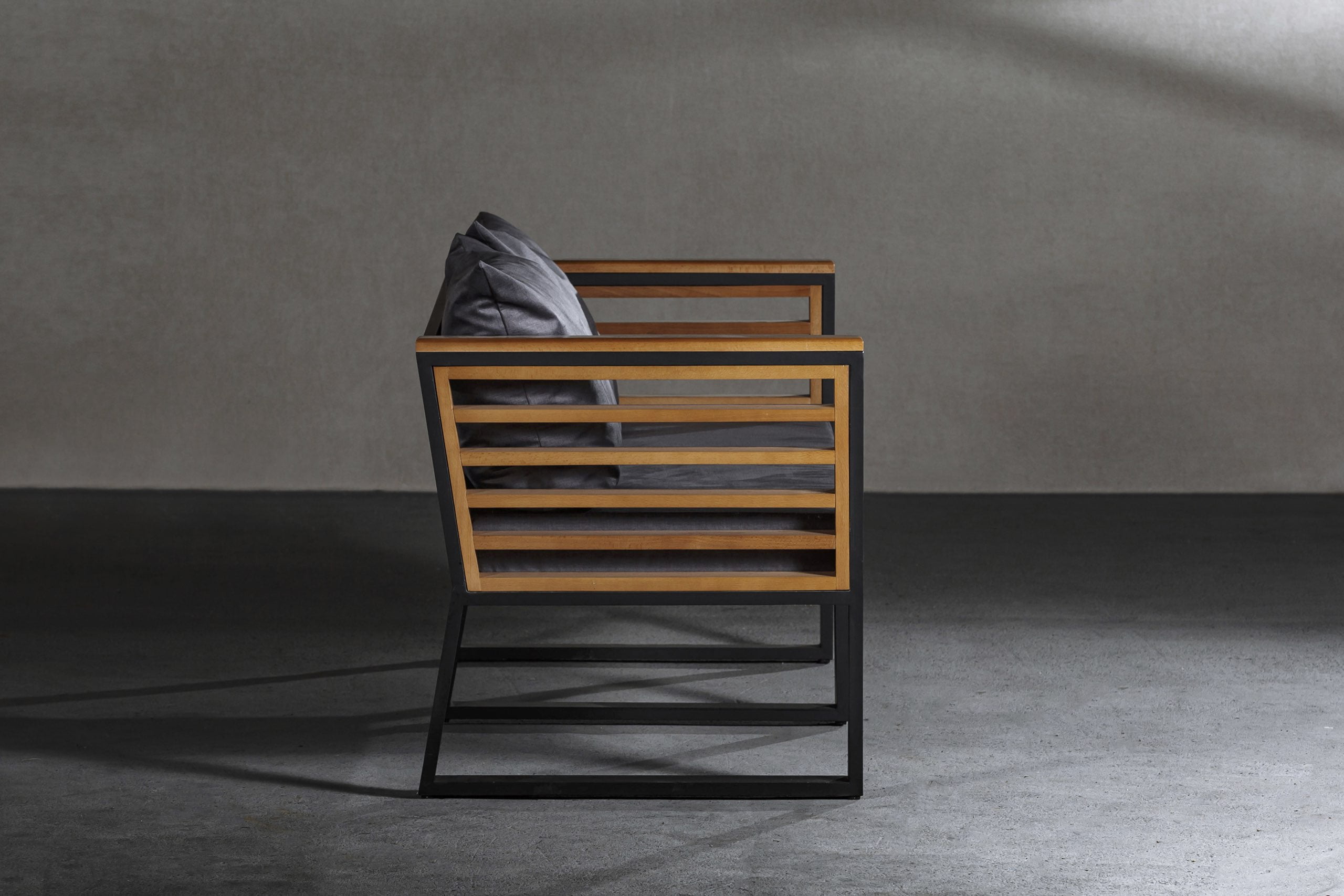Carpenteria Officine Canella Manuel carpentiere Padova Veneto Bertipaglia produzione realizzazione artigianale scale artigianali inferriate recinti serramenti porte finestre acciaio inox antiruggine impermeabile alluminio ferro corten legno