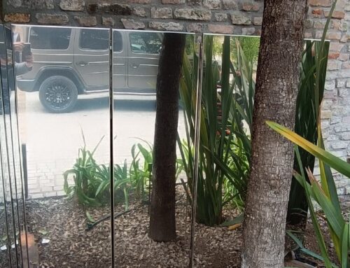 Mobile esterno in acciaio effetto specchio